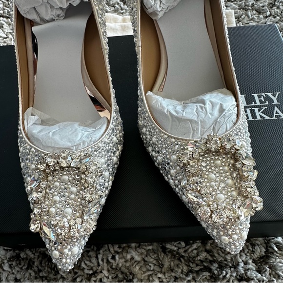 Badgley Mischka Collection Cher II Pointed Toe Pump - Picture 1 of 13